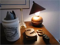 ASSORTMENT OF DESK ITEMS