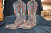PAIR OF LADIES VINTAGE CORRAL  BOOTS, SIZE 4