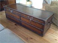 TRUNK STYLE COFFEE TABLE/BENCH