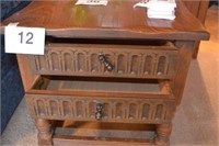 Pair of Hammary wooden end tables with drawers,
