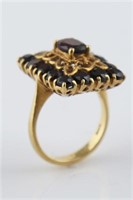 Ladies 18k Yellow Gold Garnet Ring