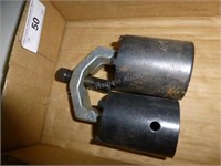 Box with puller and 2 axle sockets
