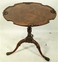 VINTAGE MAHOGANY CHIPPENDALE STYLE PIE CRUST TABLE