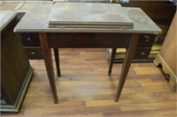 Singer Sewing Machine / Wooden Cabinet