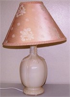 NICE ALADDIN MILK GLASS LAMP