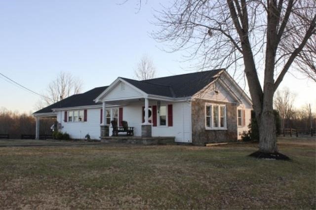 Family Retreat - 25 acres, 2 Houses, 2 Barns & More!