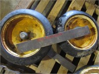 Single ribbed pneumatic gauge wheels