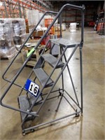 Warehouse Ladder 5-Step on Casters