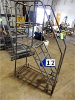 Warehouse Ladder 4-Step on Casters