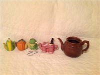 5 TEA POTS