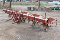 IH 33 4-ROW QUICK HITCH CULTIVATOR