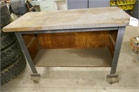 ROLLING WOODEN WORK BENCH
