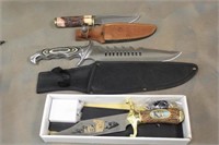 WOLF FIXED BLADE KNIFE WITH DISPLAY, BONE