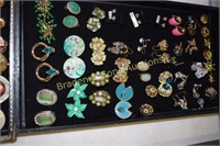 TRAY OF COSTUME JEWELRY