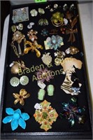 TRAY OF COSTUME JEWELRY