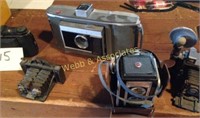 Assorted vintage cameras including Browenie with