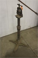 AMERICAN PIPE VISE ON STAND