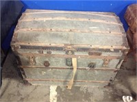 ANTIQUE TRUNK