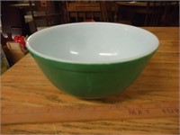 Medium GREEN Pyrex Primary Color Bowl