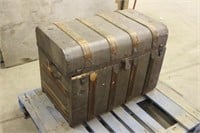 VINTAGE TRUNK, APPROX 34"x20"x24"