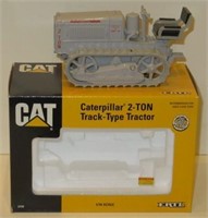 Ertl Cat 2 Ton Crawler, 1/16, NIB