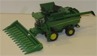 JD S680 Combine, 1/64, Ertl