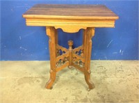 OAK TABLE