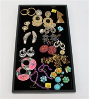 Lot, assorted costume jewelry earrings
