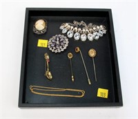 Lot,  vintage jewelery, brooches, chain,