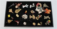 Lot, assorted Christmas brooches and earrings.
