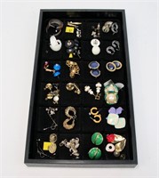 Lot, assorted earrings, 35 pairs.