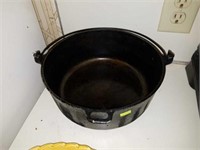 Vintage Cast Iron Cooking Pot with Handle