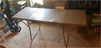 Foldable metal table