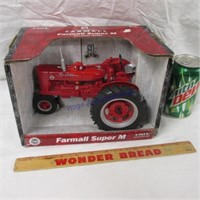 Ertl Farmall Super M