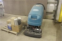 TENNANT 1610 FLOOR SCRUBBER, WITH EXTRA PARTS AND