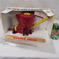 New Holland Grinder Mixer 1/16 scale
