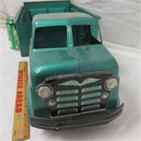 Lumar green metal toy truck