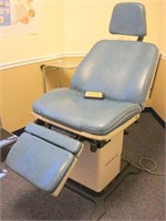 Midmark 75L Examination table