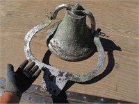 antique 1800's cast iron dinner bell