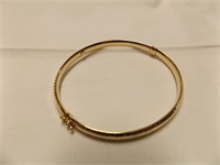 Ladies 14 kt gold diamond bangle bracelet