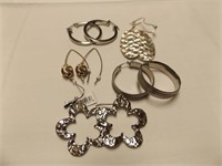 5 sets of earrings Nice!