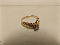 Ladies 18kt yellow gold diamond engagement ring