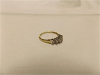 Ladies 10kt yellow gold 5 diamond ring