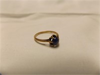 Ladies 10kt yellow gold syn. blue linde star ring