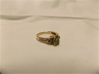 Ladies 14kt genuine peridot / diamond ring
