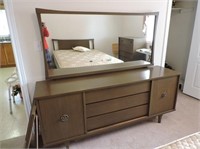 Vintage chest of drawers & mirror