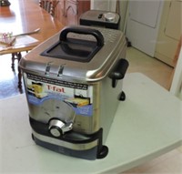 T-Fal deep fryer with removable drawer