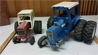 2 vintage metal tractor toys - 1466 IH & Ford