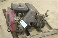 18HP BRIGGS AND STRATTON INDUSTRIAL ENGINE WITH