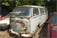 VOLKSWAGON VANAGON LOOKS TO BE LATE 1960'S - NO